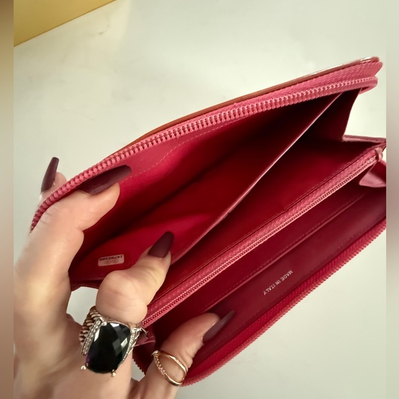 CHANEL Cameilla Zip Around Wallet - Picture 10 of 16